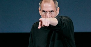 steve_jobs_630x Steve, adesso però mi sembri addirittura inkakkiàto!! Stai calmo, la tua Pixar saprà cagare una qualche perla anche quest'inverno (non perdetevi tutte le anticipazioni proprio qui, sulle pagine di ciakmovie!!)